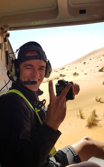 Prises de vues depuis un hélicoptère au-dessus des dunes